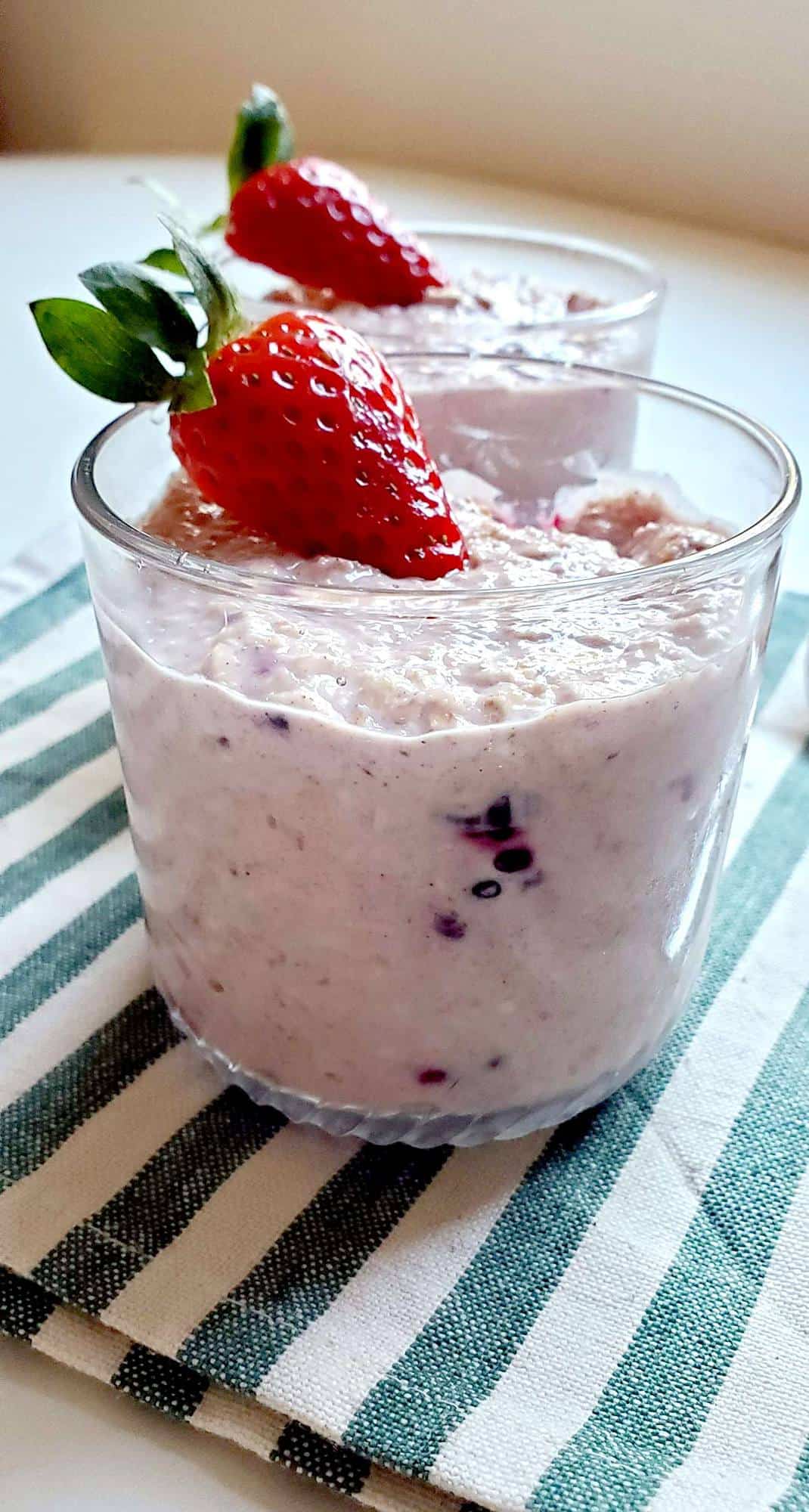 https://www.pregnancyeats.com/wp-content/uploads/2022/03/Frozen-Fruit-Overnight-Oats-in-Cups-5.jpg